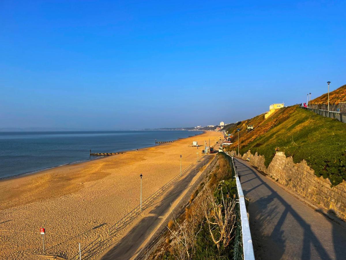 Private Two Bedroom Residence In Southbourne - Private Parking - Off The High Street - Minutes Away From The Beach Bournemouth Exteriér fotografie