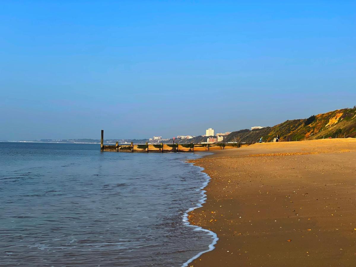 Private Two Bedroom Residence In Southbourne - Private Parking - Off The High Street - Minutes Away From The Beach Bournemouth Exteriér fotografie