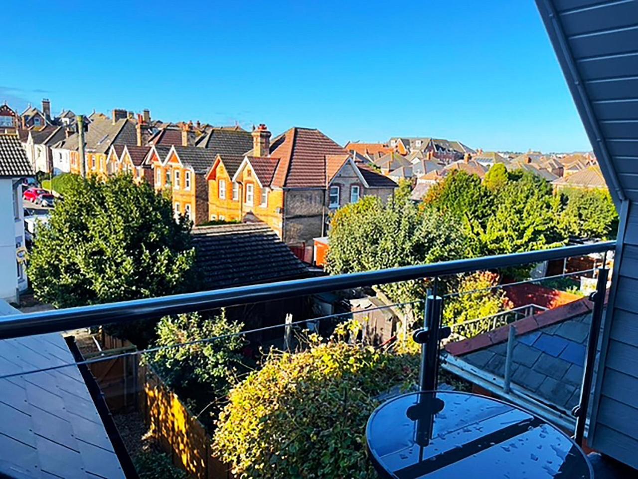 Private Two Bedroom Residence In Southbourne - Private Parking - Off The High Street - Minutes Away From The Beach Bournemouth Exteriér fotografie
