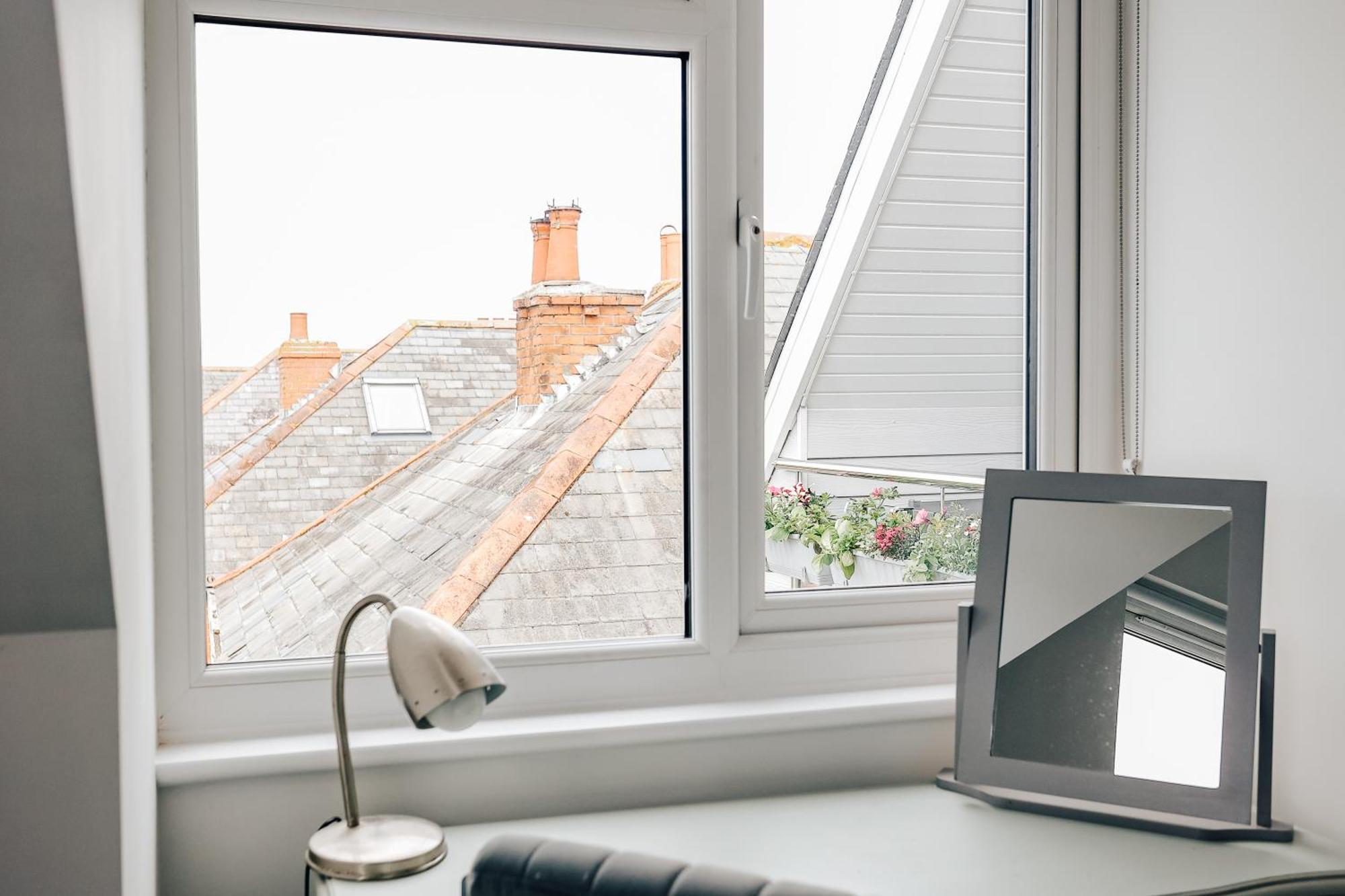 Private Two Bedroom Residence In Southbourne - Private Parking - Off The High Street - Minutes Away From The Beach Bournemouth Exteriér fotografie