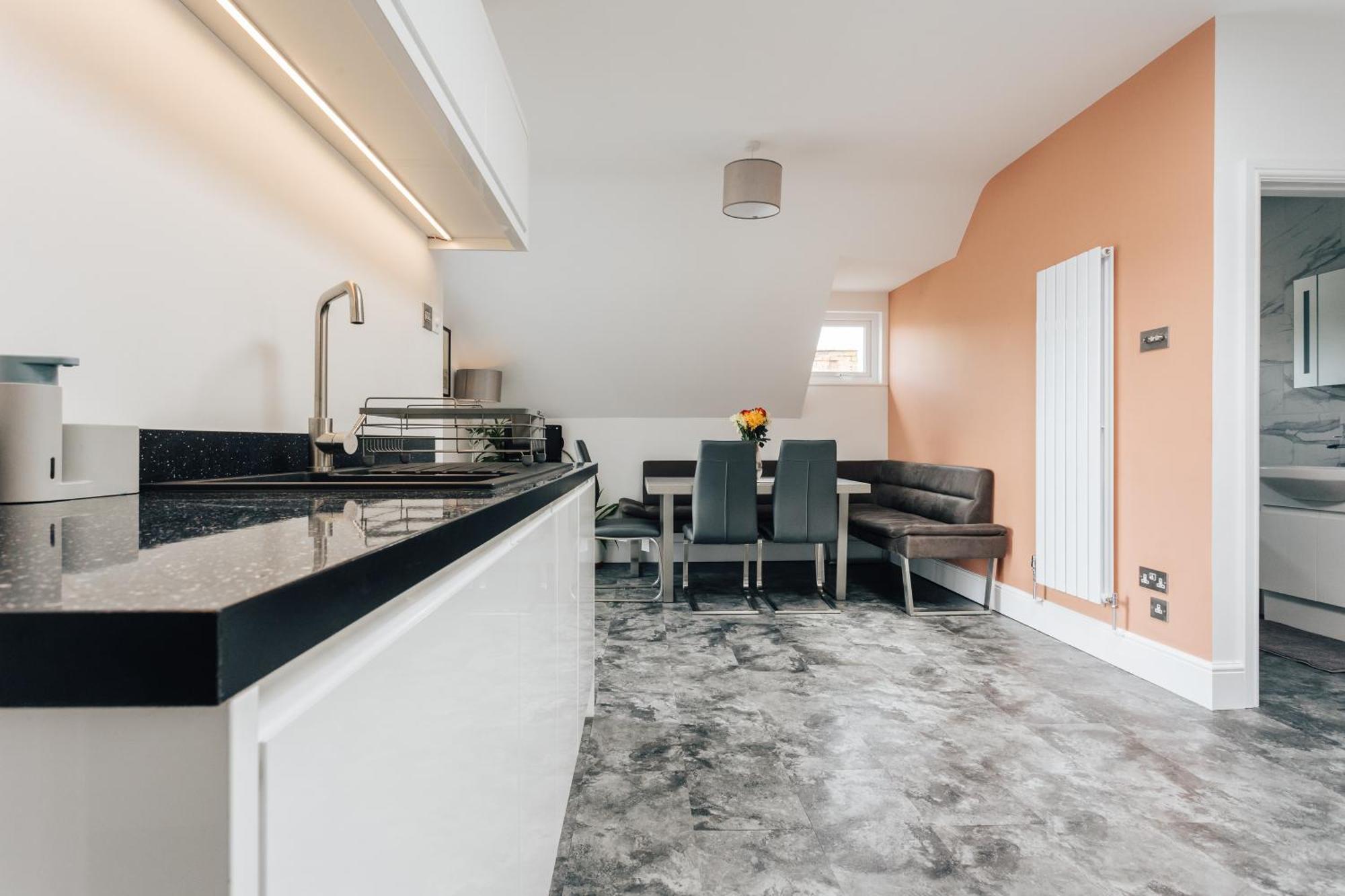 Private Two Bedroom Residence In Southbourne - Private Parking - Off The High Street - Minutes Away From The Beach Bournemouth Exteriér fotografie