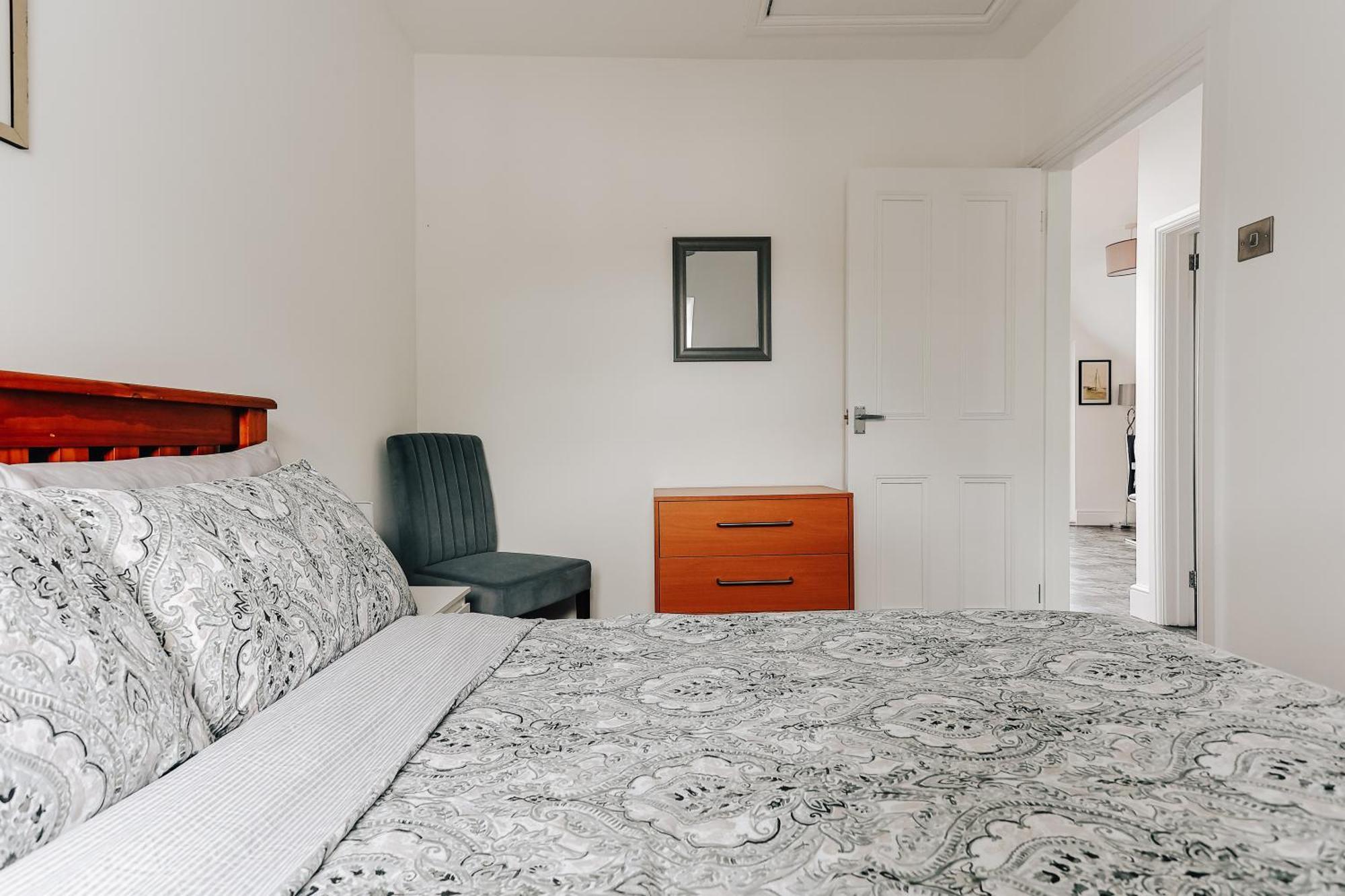 Private Two Bedroom Residence In Southbourne - Private Parking - Off The High Street - Minutes Away From The Beach Bournemouth Exteriér fotografie
