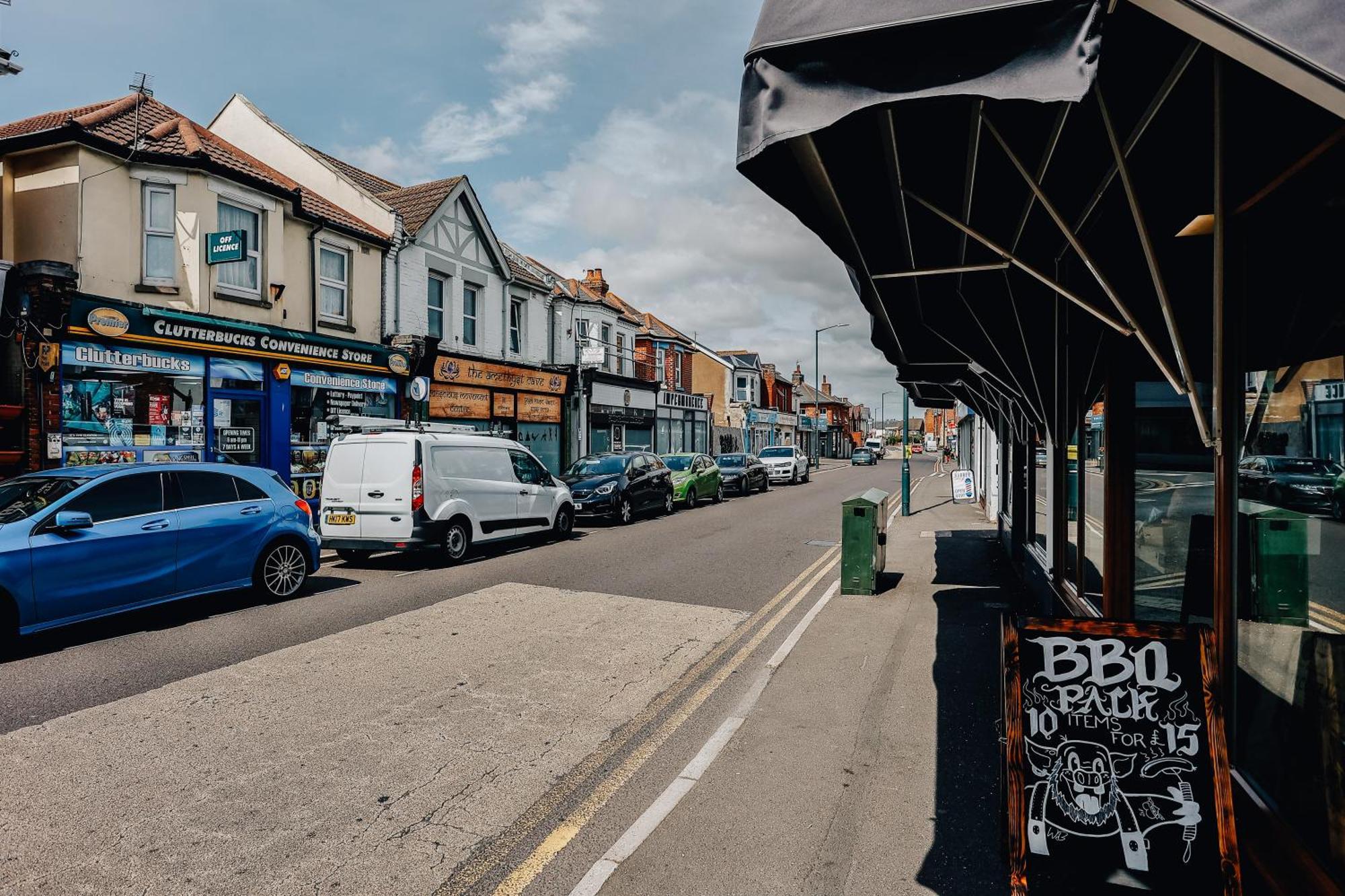 Private Two Bedroom Residence In Southbourne - Private Parking - Off The High Street - Minutes Away From The Beach Bournemouth Exteriér fotografie